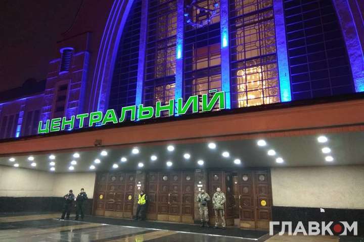 У Києві «замінували» Центральний залізничний вокзал: фото