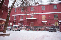 Будівля колишньої стрічкоткацької фабрики на вулиці Нижньоюрківській, 31 