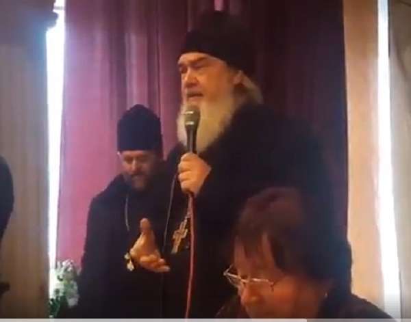 На Вінниччині «гастролює» російський піп, який видає себе за проповідника з «Америки»