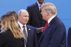  Трамп не привітався з Путіним під час початку саміту G20 
  