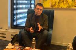 Развалины Кремля и мишка с балалайкой: как министр Омелян отпраздновал день рождения