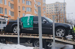 Щоб дістати тіло водія, рятувальникам довелося розбити скло