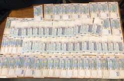 $3000 за немовля: на Харківщині чиновниця вимагала хабар за допомогу в усиновленні