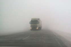 Водіїв попередили про жовтий рівень небезпеки через туман