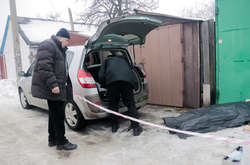 Біля гаражів на Троєщині виявили чоловіка з простреленою головою