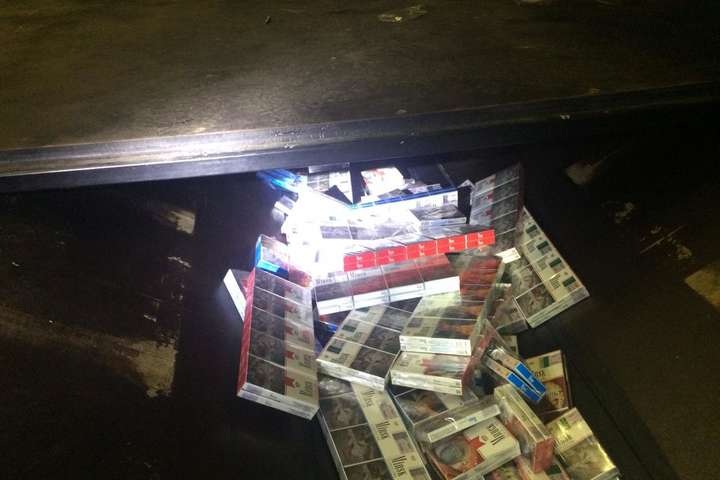 На кордоні з Польщею затримали контрабанду великої кількості цигарок
