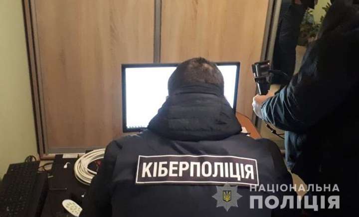 В Києві викрили чоловіка, який адміністрував більше 50 піратських сайтів