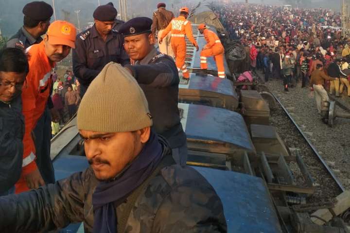 В Індії зійшов із рейок пасажирський потяг: загинули семеро людей
