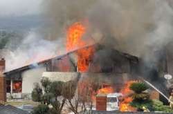 У Каліфорнії літак врізався в житлові будинки