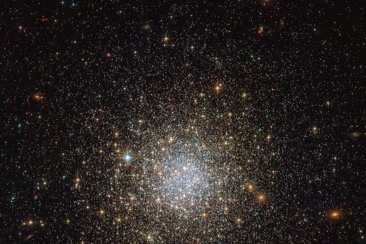 Телескоп Hubble сфотографував скупчення зірок, якому понад 13 млрд років