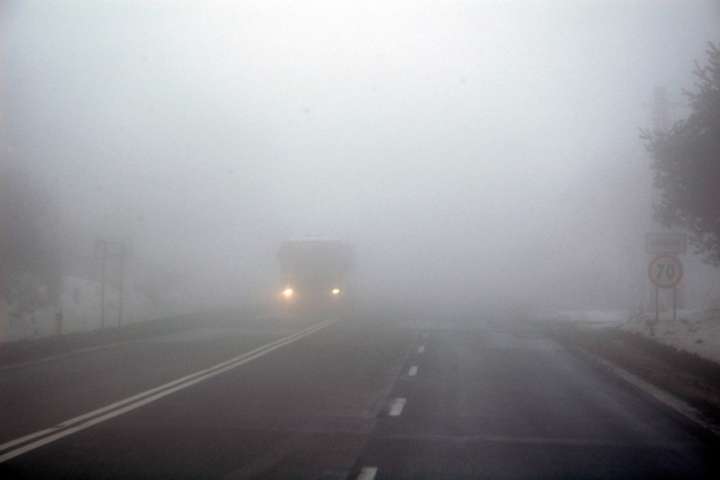 Більшість областей України накрив туман