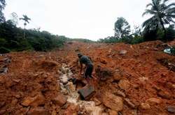 Новий зсув зійшов на &laquo;нерозсудливих&raquo; людей, які перетинали ділянку, де проводилися відновлювальні роботи, міністр громадських робіт