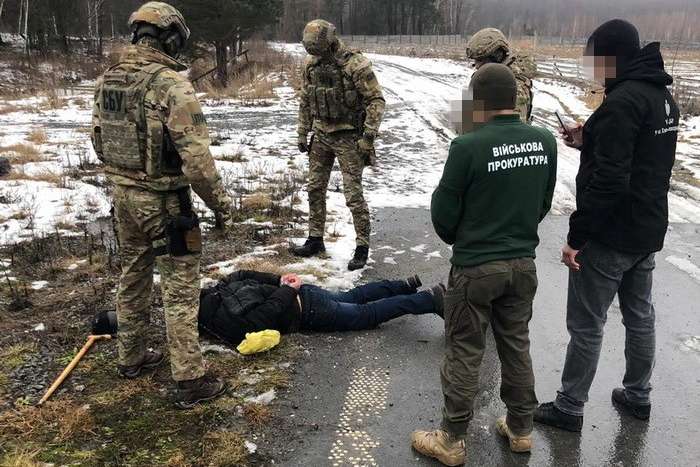 На Житомирщині СБУ зупинила збут зброї: фото