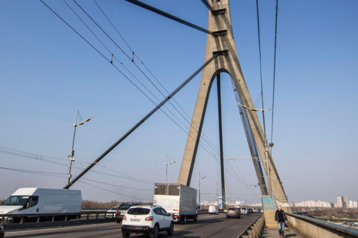 У вівторок буде обмежено рух на двох мостах у Києві