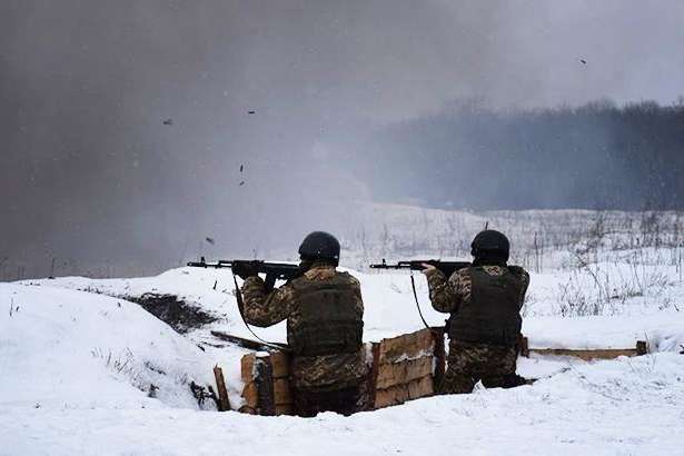 Окупанти чотири рази за добу обстріляли українських військових