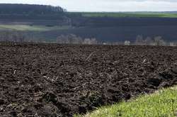 Порошенко подписал закон о продлении земельного моратория