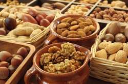 Эксперты рассказали, чем вредны орехи