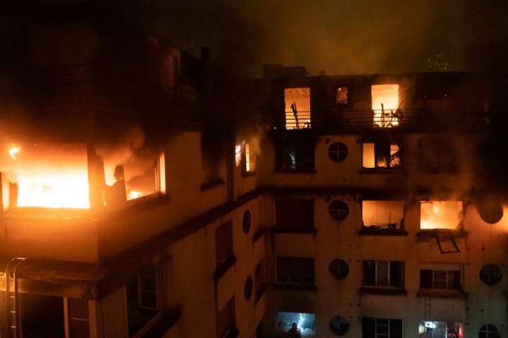 Пожежа в Парижі з вісьмома загиблими: поліція затримала мешканку будинку