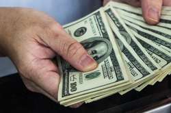 Киянин обміняв у банках за підробленими документами майже $7,3 млн