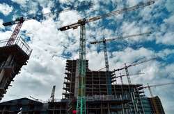 В Харькове рабочий упал с 10 этажа недостроенной многоэтажки