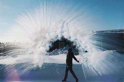 #Дубакчеллендж: как жители Сибири «выпускают ледяного джинна» (фото)