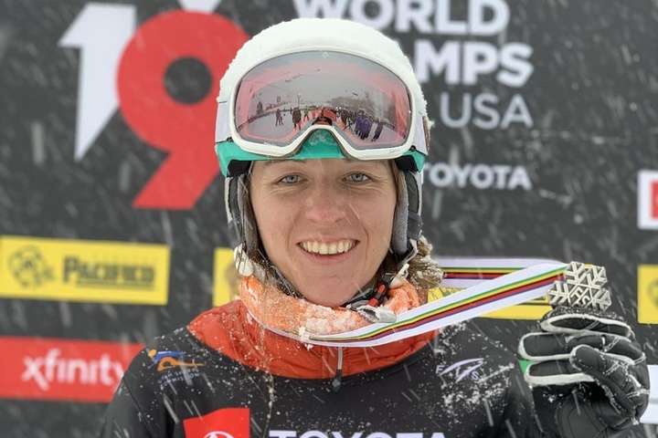 Фанатична спортсменка і любляча мама: хто така призерка світу зі сноубордингу Аннамарі Данча