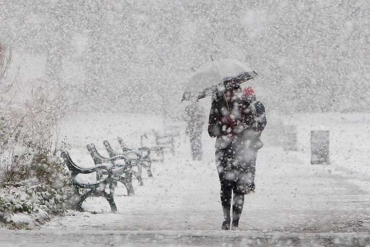У Києві снігопад та ожеледиця: оголошено жовтий рівень небезпечності