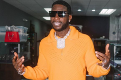 Рэпер Gucci Mane надел пальто из двух кусков ткани и превратил это в тренд
