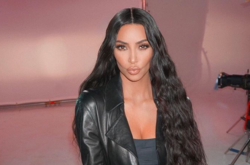 Псориаз по всему лицу: Ким Кардашьян ответила на критику своего макияжа и состояния кожи