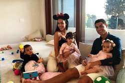 Криштиану Роналду с семьей