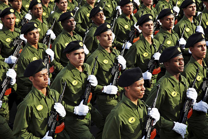 РФ схвалила кредит для збройних сил Куби
