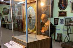 Тимошенко розказала, як вклякла перед іконою (ФОТО)