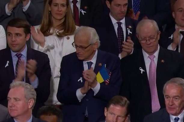Американський конгресмен на промову Трампа прийшов з прапором України
