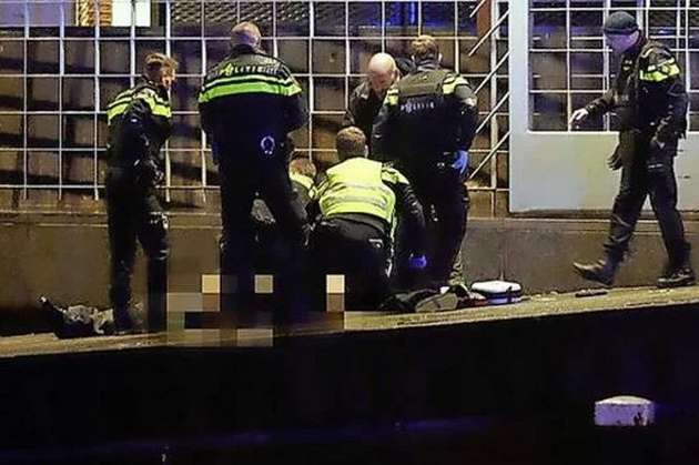 Поліція застрелила у Амстердамі озброєного чоловіка біля банку
