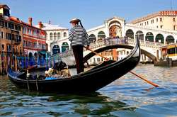  Від сплати податку звільнять туристів, які забронювали номер в готелі 