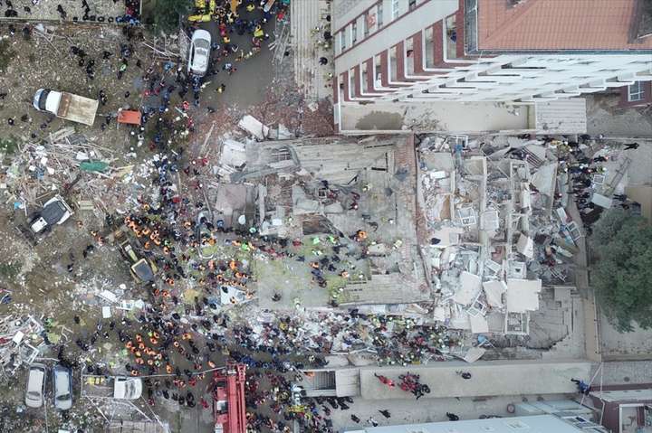 Обвал будинку у Стамбулі: кількість постраждалих і загиблих зросла