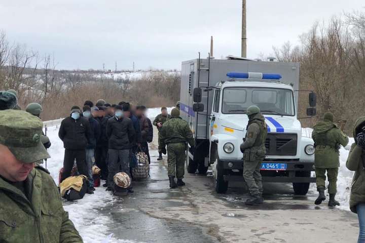 Боевики отдали Киеву 33 осужденных