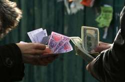  Зловмисники обмінювали долари і євро на фальшиві гривні 