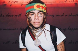 Бывшая девушка Tekashi69 заявила, что рэпер изнасиловал ее и избивал на глазах их дочери