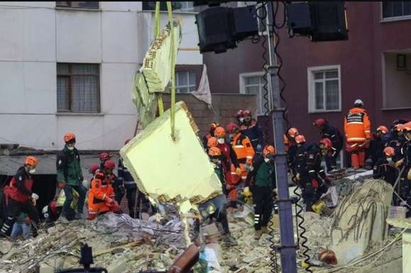 Кількість загиблих внаслідок обвалу будинку у Стамбулі зросла до 10
