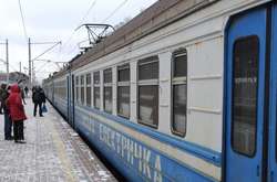 Під потяг міської електрички потрапив чоловік