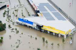 Наводнение в Австралии: на людей начали нападать крокодилы и змеи