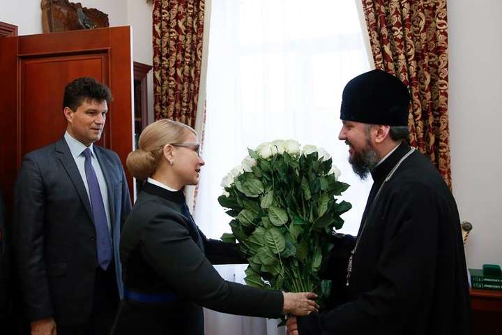 Тимошенко прийшла до Блаженнішого Епіфанія з величезним букетом (ФОТО)