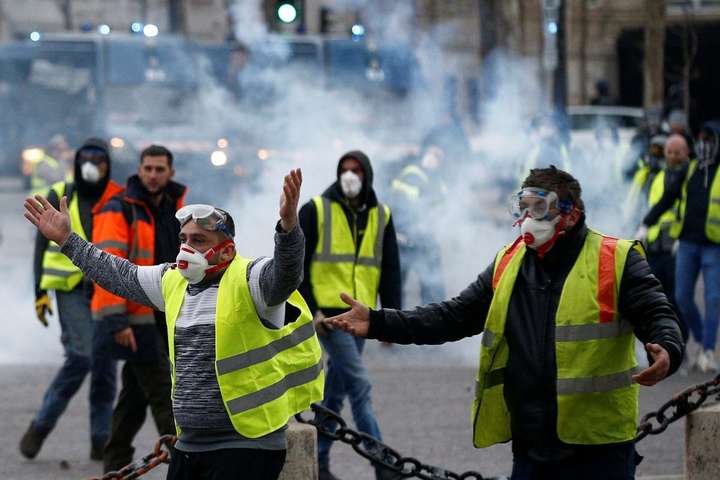 У Франції «жовті жилети» анонсували нову акцію протестів