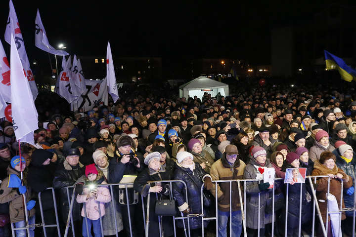 Під час виступу Тимошенко у Білій Церкві людей закидали димовими шашками