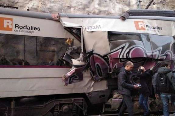 В Іспанії зіштовхнулися два пасажирські потяги, близько сотні постраждалих