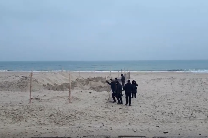 У Затоці почалася забудова пляжу. Жителі вийшли на протест