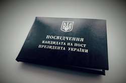 Кандидат, партія якого вимагає знятися з виборів через махінації, похизувався «корочкою» від ЦВК