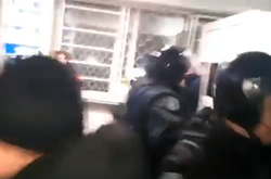 Побиття активістів поліцією: З’явилося відео початку зачистки