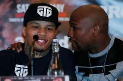 Флойд Мейвезер вказує Жервонті Девісу шлях на вершину